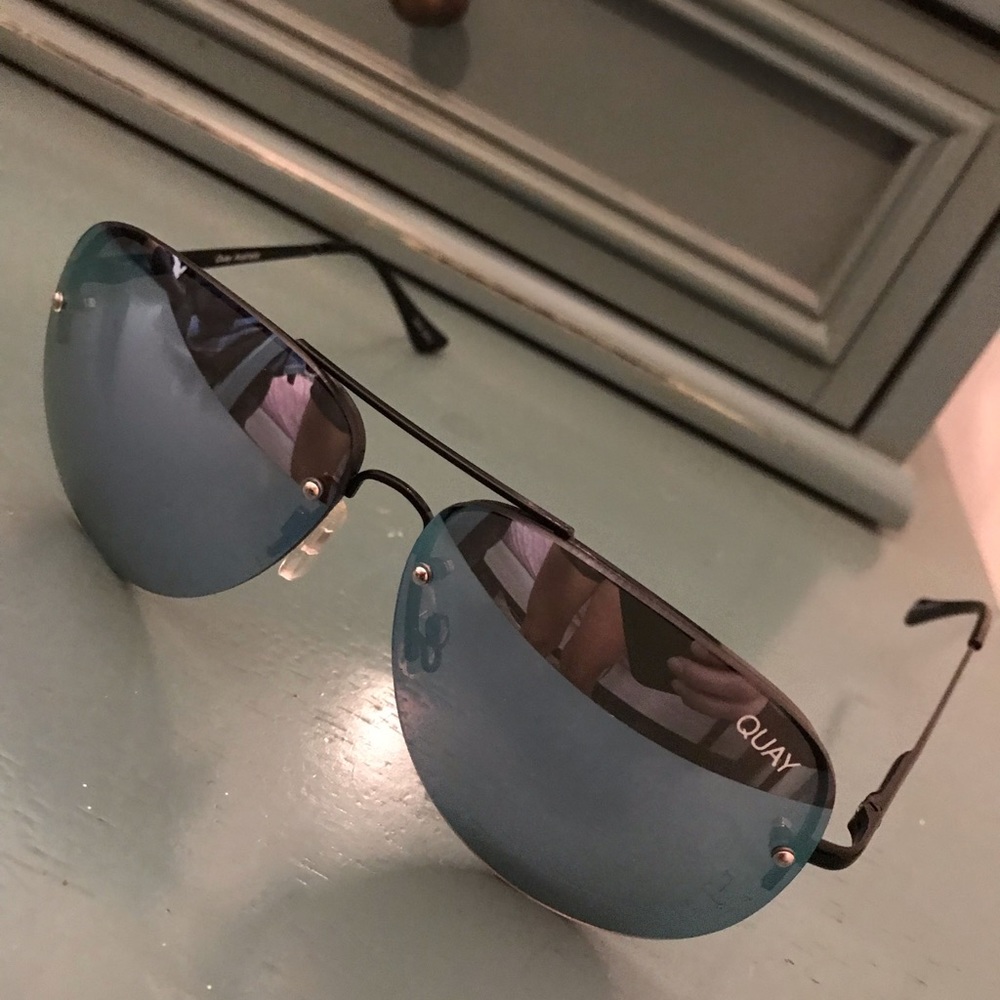 QUAY BLUE MUSE SUNGLASSES - Picture 4 of 7